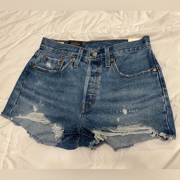 Levi’s 501 Shorts - High Rise, Fitted Through Hip - medium wash - Picture 2 of 10